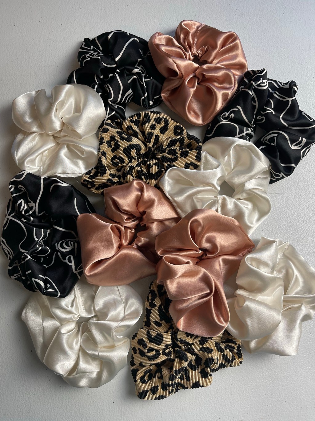 I made scrunchies! DIY Scrunchie&nbsp;tutorial!